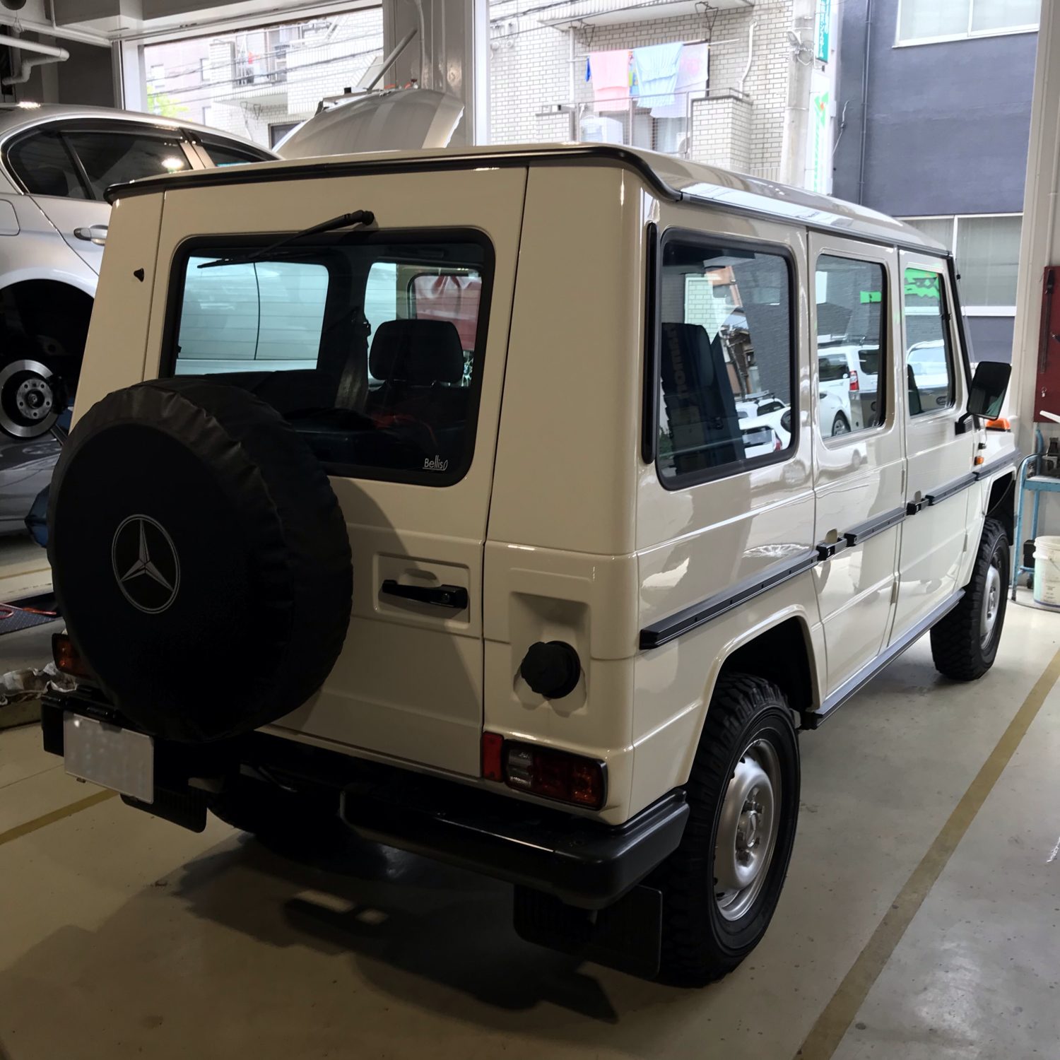 W460ゲレンデ 雨漏れ？車内カーペットが水浸し… - 株式会社 松原オート